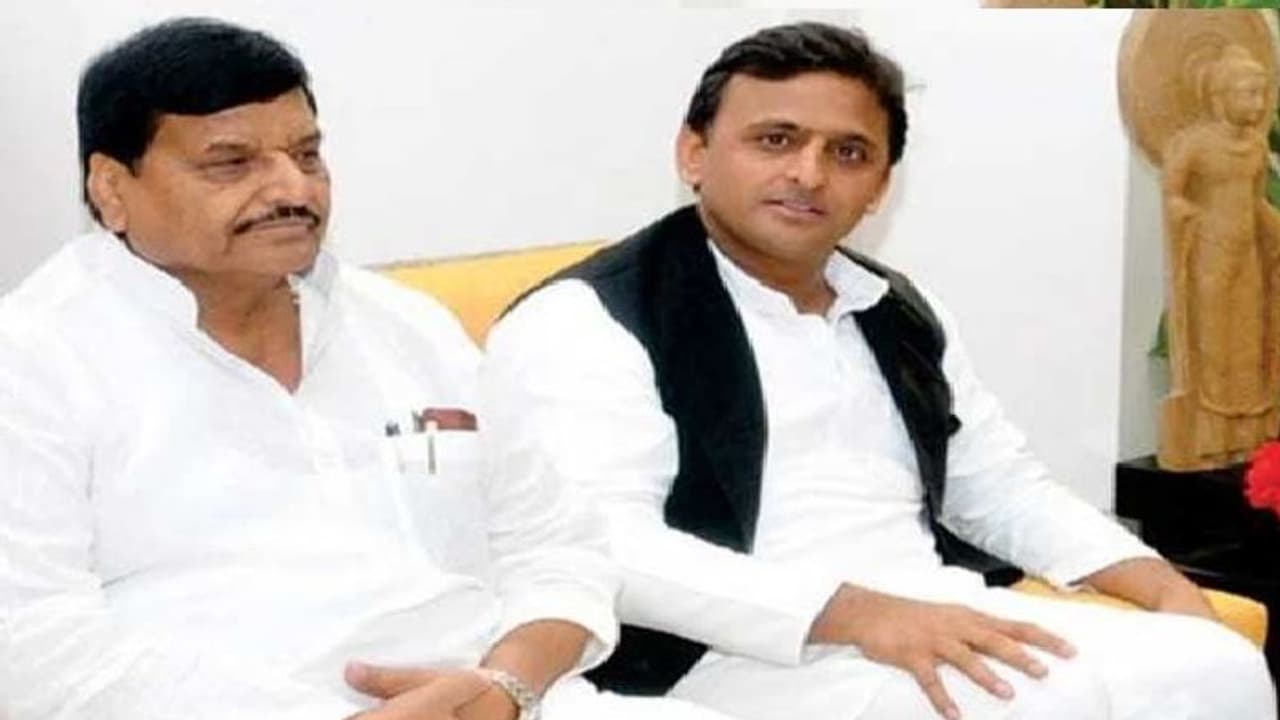 मुलायम सिंह के छोटे बेटे प्रतीक ने चाचा शिवपाल को दिया बड़ा झटका, कहा अखिलेश भैया संभालेंगे राजनीतिक विरासत मुलायम सिंह के छोटे बेटे प्रतीक ने चाचा शिवपाल को दिया बड़ा झटका, कहा अखिलेश भैया संभालेंगे राजनीतिक विरासत