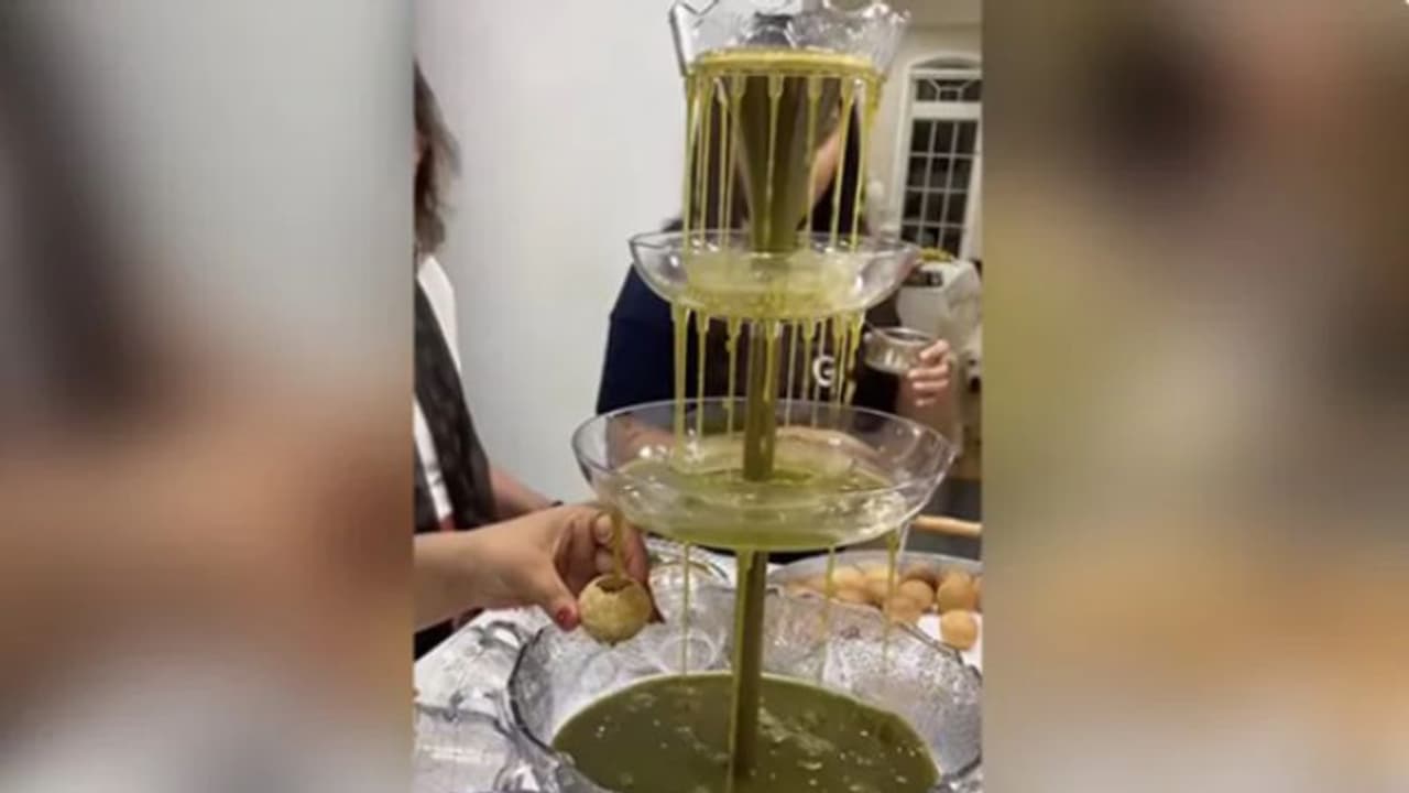 ഇനി ആവശ്യത്തിന് നിറച്ചെടുക്കാം; ഇതാണ് 'ഗോല്ഗപ്പ ഫൗണ്ടെയ്ന്' ! ഇനി ആവശ്യത്തിന് നിറച്ചെടുക്കാം; ഇതാണ് 'ഗോല്ഗപ്പ ഫൗണ്ടെയ്ന്' !