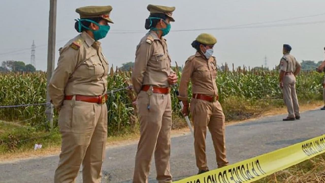 4 बच्चों की मां के साथ रेप के बाद मर्डर, इतनी भयानक मौत दी की चकनाचूर हो गई खोपड़ी 4 बच्चों की मां के साथ रेप के बाद मर्डर, इतनी भयानक मौत दी की चकनाचूर हो गई खोपड़ी