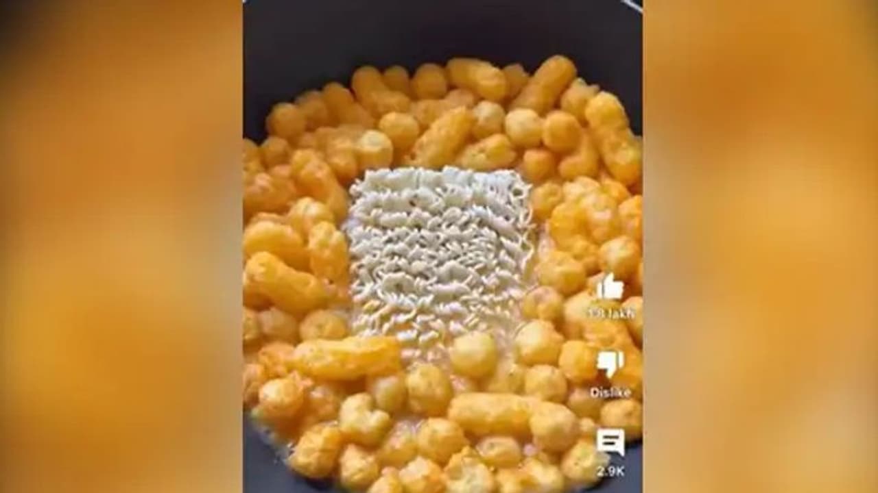 'രാത്രി വിശക്കുമ്പോള്‍ കാണാം ഈ വീഡിയോ'; പരിഹാസവുമായി ഫുഡ് ലവേഴ്സ്