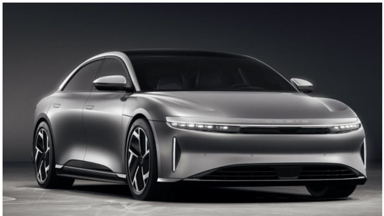 ഇലക്ട്രിക് കാര് നിര്മ്മാണ മേഖലയില് കുതിപ്പിനൊരുങ്ങി സൗദി; 2026ല് ഒന്നര ലക്ഷം കാറുകള് കയറ്റുമതി ചെയ്യും ഇലക്ട്രിക് കാര് നിര്മ്മാണ മേഖലയില് കുതിപ്പിനൊരുങ്ങി സൗദി; 2026ല് ഒന്നര ലക്ഷം കാറുകള് കയറ്റുമതി ചെയ്യും