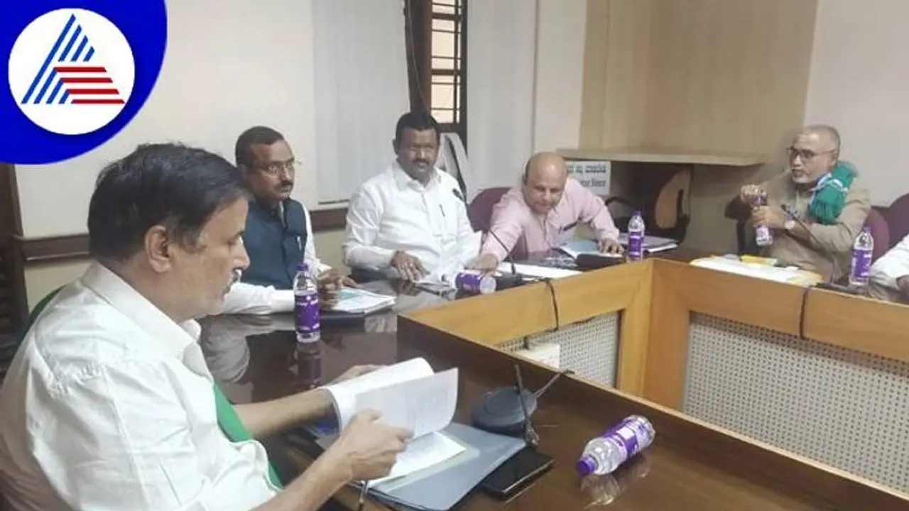 ಕಬ್ಬು ನಿಯಂತ್ರಣ ಮಂಡಳಿ ಜತೆ ಸಭೆ: ರೈತರಿಗೆ ಅನುಕೂಲವಾಗಲು ಹೊಸ ಆಪ್ ಬಿಡುಗಡೆ ಕಬ್ಬು ನಿಯಂತ್ರಣ ಮಂಡಳಿ ಜತೆ ಸಭೆ: ರೈತರಿಗೆ ಅನುಕೂಲವಾಗಲು ಹೊಸ ಆಪ್ ಬಿಡುಗಡೆ