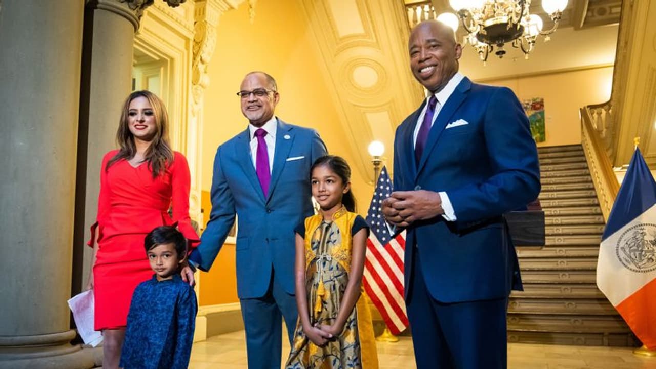 न्यूयॉर्क में रहने वाले भारतीयों ने जीती 2 दशक से चली आ रही लड़ाई, 2023 से स्कूलों में होगा पब्लिक होलीडे न्यूयॉर्क में रहने वाले भारतीयों ने जीती 2 दशक से चली आ रही लड़ाई, 2023 से स्कूलों में होगा पब्लिक होलीडे