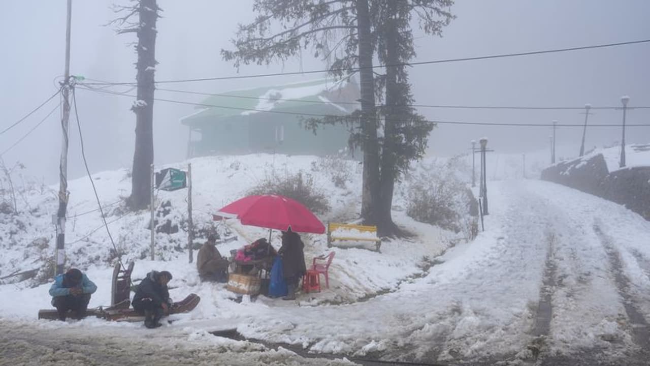 Climate change led to increase in Jammu and Kashmir's average mean temperature in last 28 years: Report Climate change led to increase in Jammu and Kashmir's average mean temperature in last 28 years: Report