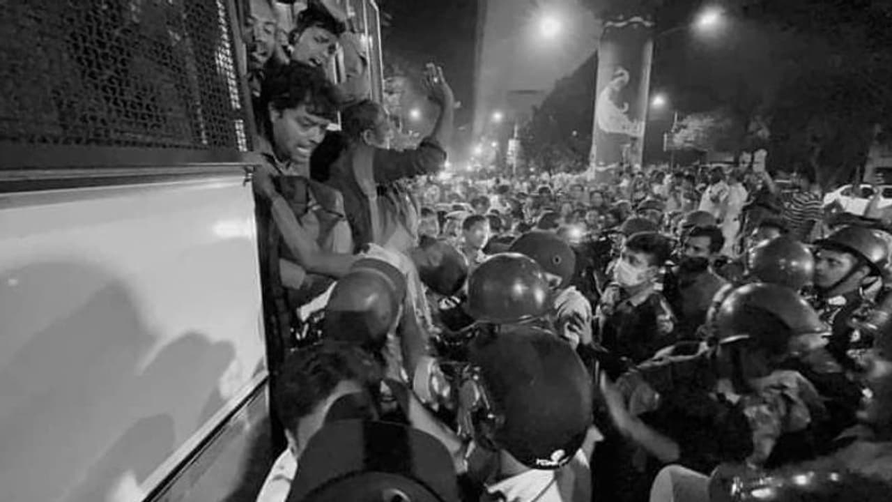 'গণতান্ত্রিক অধিকারে হস্তক্ষেপ', করুণাময়ীকাণ্ডের প্রতিবাদে রাজ্য সরকারকে চিঠি শহরের বুদ্ধিজীবীদের একাংশের 'গণতান্ত্রিক অধিকারে হস্তক্ষেপ', করুণাময়ীকাণ্ডের প্রতিবাদে রাজ্য সরকারকে চিঠি শহরের বুদ্ধিজীবীদের একাংশের