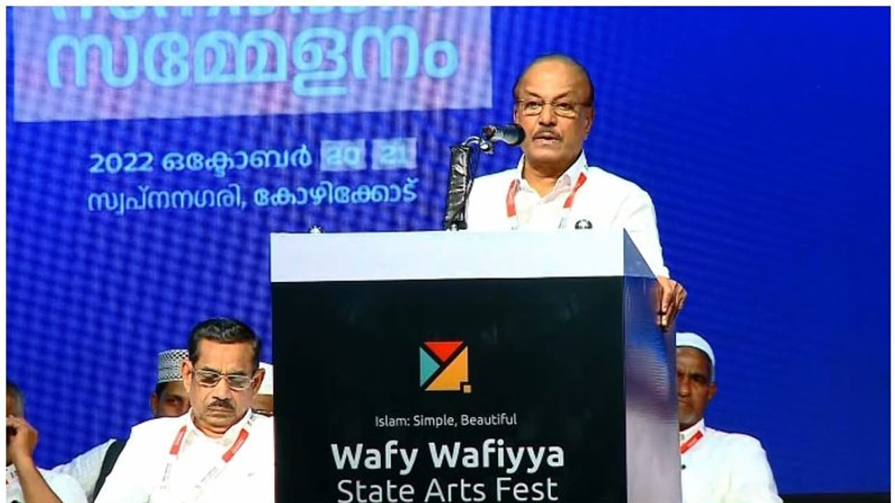 'ആരും ഒറ്റ ദിവസം കൊണ്ട് വിപ്ലവം ഉണ്ടാക്കിയിട്ടില്ല'; സമസ്തയ്ക്ക് വിമര്‍ശനവുമായി പി കെ കുഞ്ഞാലിക്കുട്ടി