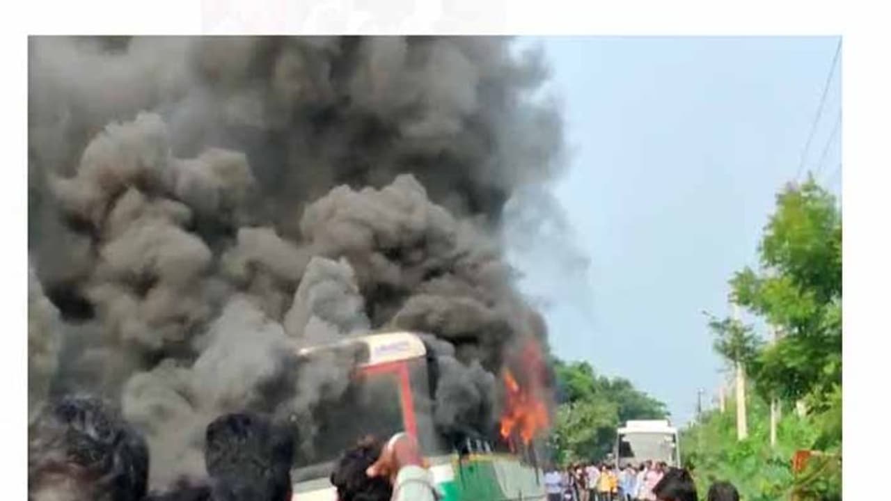  తప్పిన ప్రమాదం: కృష్ణా జిల్లాలో ఆర్టీసీ బస్సులో మంటలు,40 మంది సేఫ్