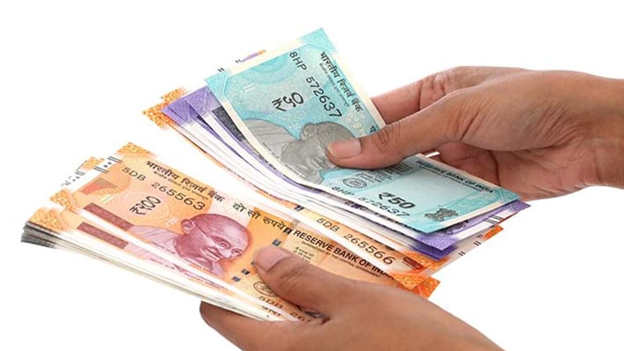 Dhanteras 2022: धनतेरस पर खरीदें 10 रुपए की ये मामूली चीज, दूर होगी पैसों की तंगी और चमकेगी किस्मत