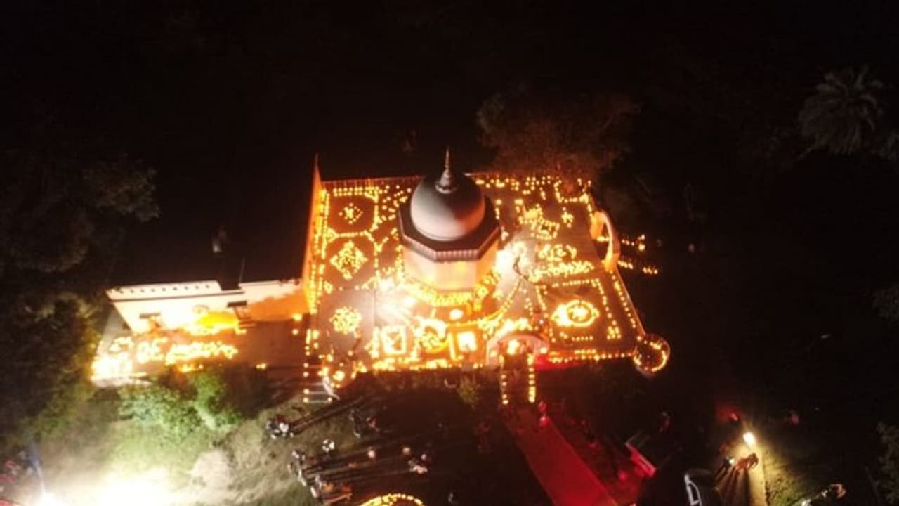 CM योगी के निर्मल गंगा संकल्प को 1.25 लाख दीपों से किया गया मजबूत 'जल दीपावली' से प्रकाशित हुई गंगा की धारा CM योगी के निर्मल गंगा संकल्प को 1.25 लाख दीपों से किया गया मजबूत 'जल दीपावली' से प्रकाशित हुई गंगा की धारा