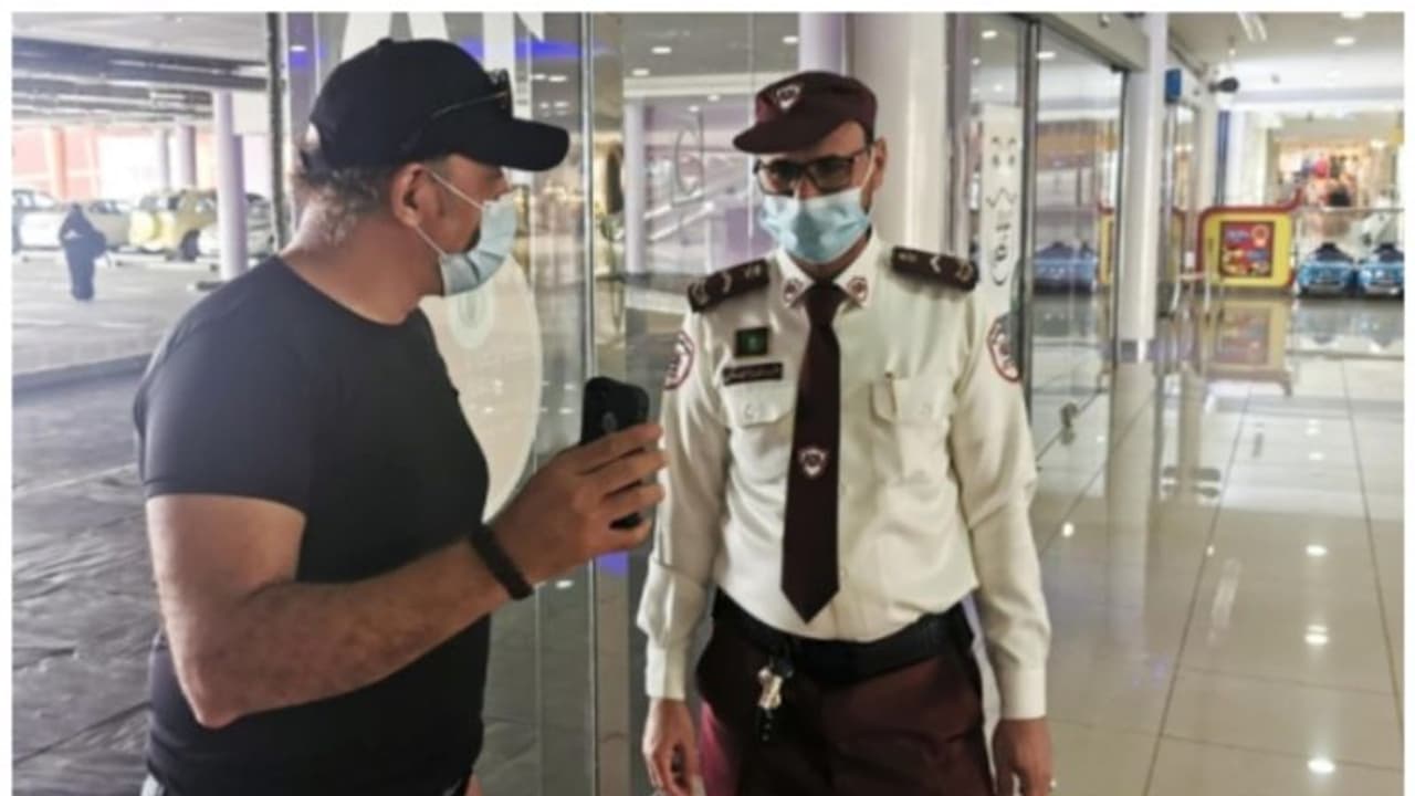 സൗദി അറേബ്യയില് സെക്യൂരിറ്റി ഗാർഡുകള്ക്ക് ഇടവേളയില്ലാതെ അഞ്ച് മണിക്കൂറിലധികം ജോലി പാടില്ല സൗദി അറേബ്യയില് സെക്യൂരിറ്റി ഗാർഡുകള്ക്ക് ഇടവേളയില്ലാതെ അഞ്ച് മണിക്കൂറിലധികം ജോലി പാടില്ല