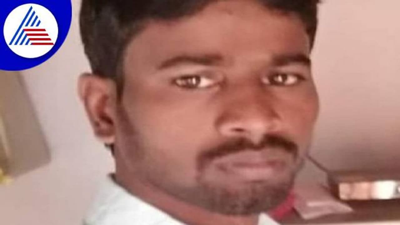 ಯಾದಗಿರಿ: ಕಾಲುವೆಯಲ್ಲಿ ಯುವಕನ ಶವ ಪತ್ತೆ, ಸಂಶಯಾಸ್ಪದ ಸಾವು ಯಾದಗಿರಿ: ಕಾಲುವೆಯಲ್ಲಿ ಯುವಕನ ಶವ ಪತ್ತೆ, ಸಂಶಯಾಸ್ಪದ ಸಾವು