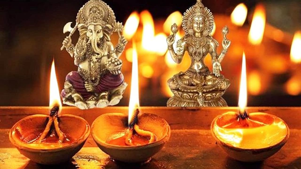 দীপাবলিতে বাড়িতে এই জায়গায় রাখুন সৌভাগ্যের মূর্তি, দুর্ভাগ্য দূর হয়ে হবে টাকার বৃষ্টি