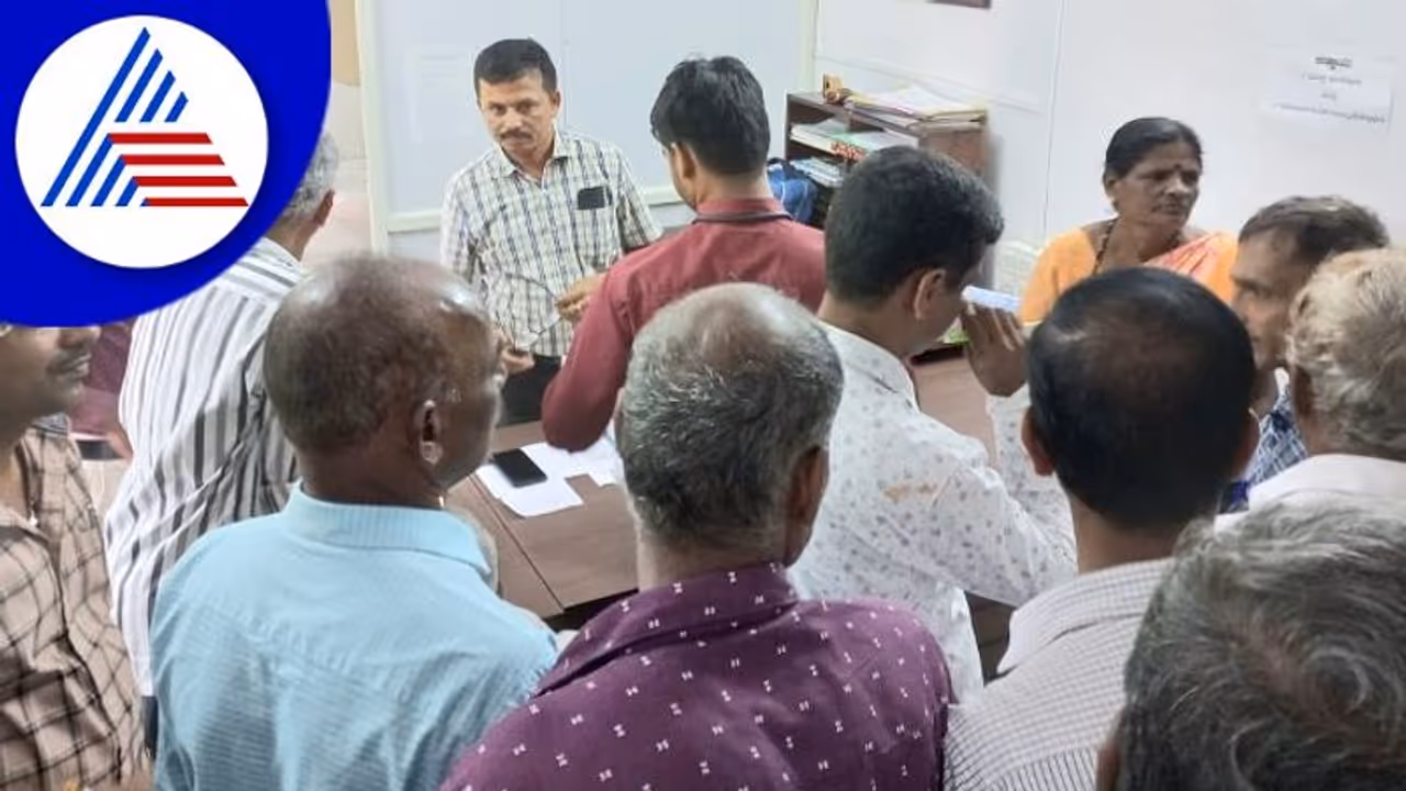 ಎಲೆಚುಕ್ಕಿ ರೋಗಕ್ಕೆ ಔಷಧ ಒದಗಿಸದ ಸರ್ಕಾರ; ರೈತರ ಆಕ್ರೋಶ ಎಲೆಚುಕ್ಕಿ ರೋಗಕ್ಕೆ ಔಷಧ ಒದಗಿಸದ ಸರ್ಕಾರ; ರೈತರ ಆಕ್ರೋಶ