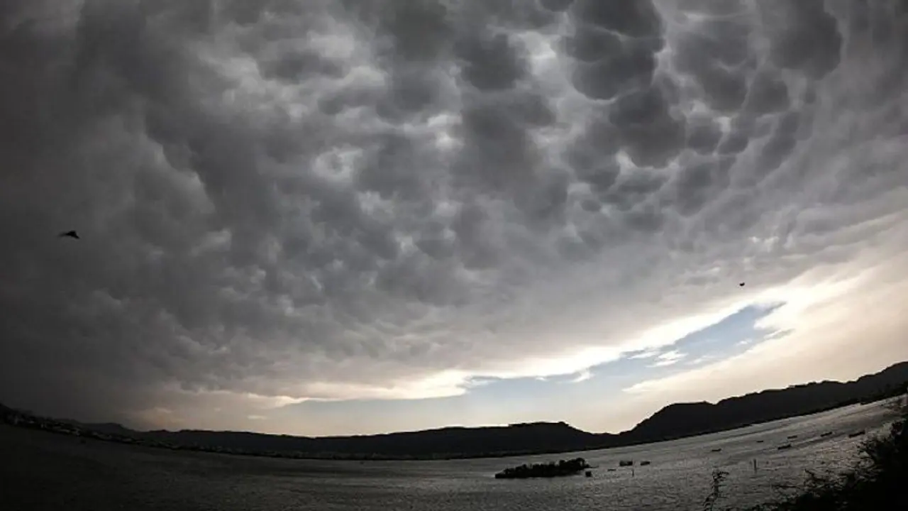 সিতরাং এর প্রকোপ উত্তরবঙ্গেও, বৃষ্টির পাশাপাশি নামল তাপমাত্রার পারদও 