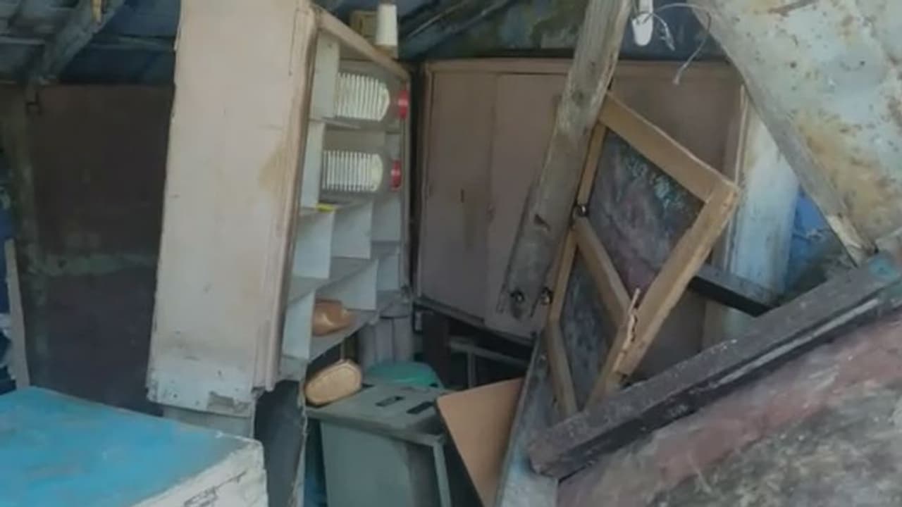 ரேஷன் கடையை தும்சம் செய்த காட்டு யானைகள் கூட்டம்.. அரிசி மூட்டைகளும் சூறை.. அதிர்ச்சி வீடியோ..!