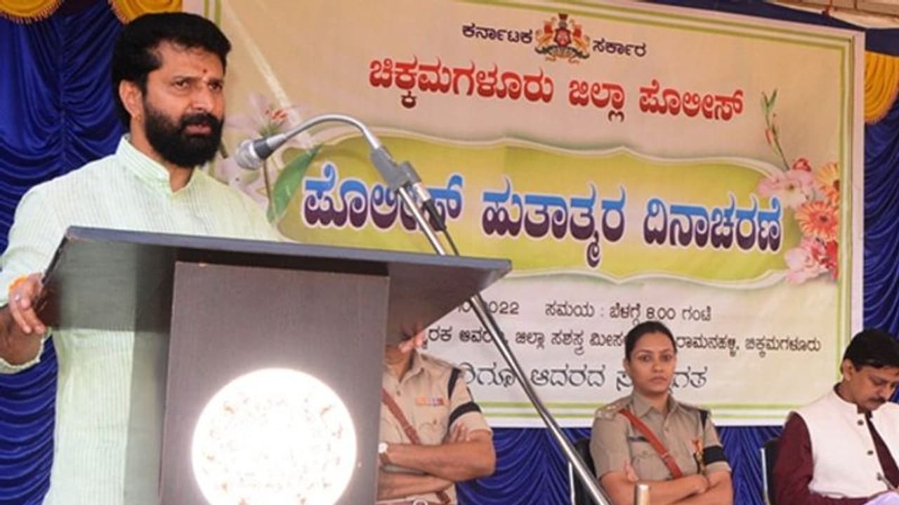 ನೈತಿಕ ಮೌಲ್ಯಗಳ ಸಮಾಜ ನಿರ್ಮಾಣವಾಗಲಿ: ಸಿ.ಟಿ.ರವಿ ನೈತಿಕ ಮೌಲ್ಯಗಳ ಸಮಾಜ ನಿರ್ಮಾಣವಾಗಲಿ: ಸಿ.ಟಿ.ರವಿ