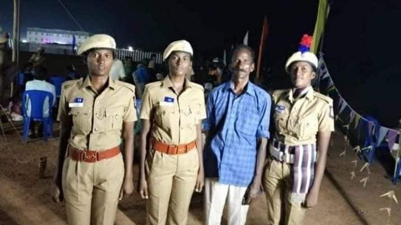 ஒரே நேரத்தில் அக்கா தங்கைகள் 3 பேரும் போலீஸ்... போன் போட்டு வாழ்த்திய திமுக து.பொ.செ கனிமொழி... ஒரே நேரத்தில் அக்கா தங்கைகள் 3 பேரும் போலீஸ்... போன் போட்டு வாழ்த்திய திமுக து.பொ.செ கனிமொழி...