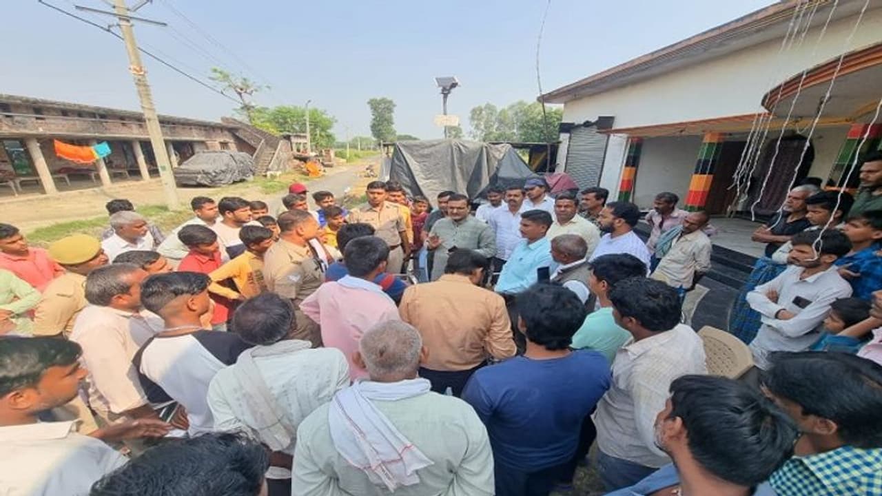 11 साल की मासूम को 60 साल के बुजुर्ग ने बनाया हवस का शिकार, पूर्व मंत्री ने पीड़ित परिवार से कही ये बड़ी बात 11 साल की मासूम को 60 साल के बुजुर्ग ने बनाया हवस का शिकार, पूर्व मंत्री ने पीड़ित परिवार से कही ये बड़ी बात