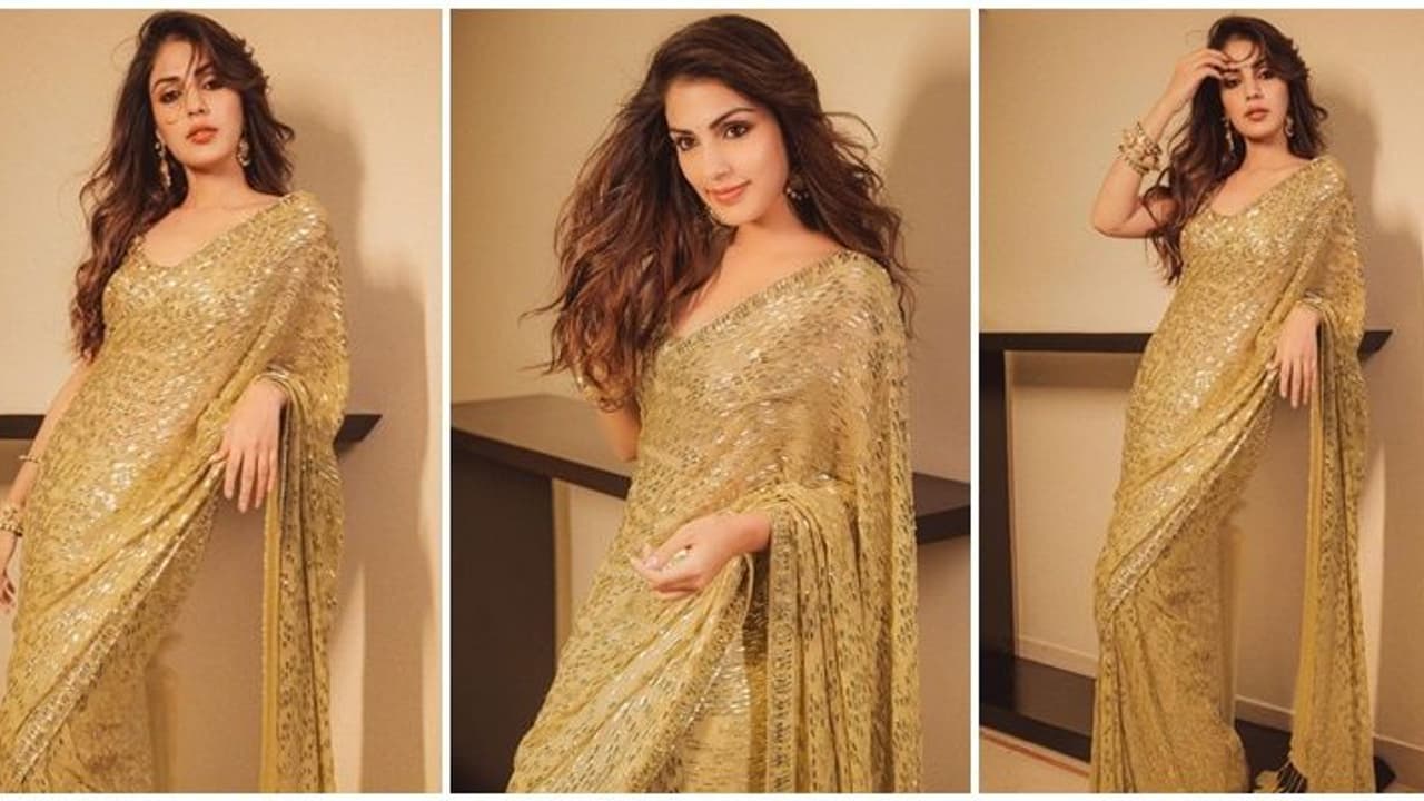 ‘পার্টিতে মাদক সরবহারকারী তো যাবেই!’ মণীশের দিওয়ালি পার্টিতে গিয়েই কটাক্ষের শিকার রিয়া ‘পার্টিতে মাদক সরবহারকারী তো যাবেই!’ মণীশের দিওয়ালি পার্টিতে গিয়েই কটাক্ষের শিকার রিয়া