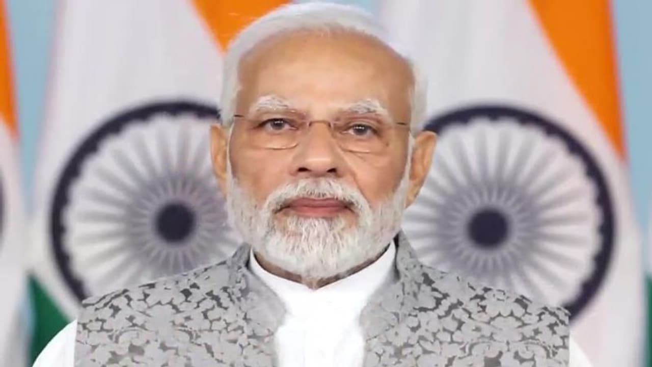 ಹಜಿರಾ ಪ್ಲಾಂಟ್ ಸ್ಟೀಲ್ ಕೇಂದ್ರದ ವಿಸ್ತರಣೆಯಿಂದ ಆರ್ಥಿಕತೆ ಸದೃಢ, ಪ್ರಧಾನಿ ಮೋದಿ ಭಾಷಣ!