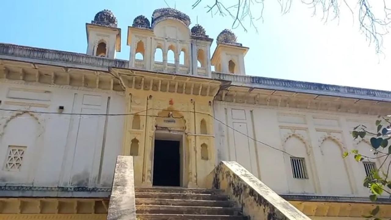 झांसी के इस मंदिर में लगता है भक्तों का तांता, रानी लक्ष्मी बाई दिवाली पर करती थीं विशेष पूजा झांसी के इस मंदिर में लगता है भक्तों का तांता, रानी लक्ष्मी बाई दिवाली पर करती थीं विशेष पूजा