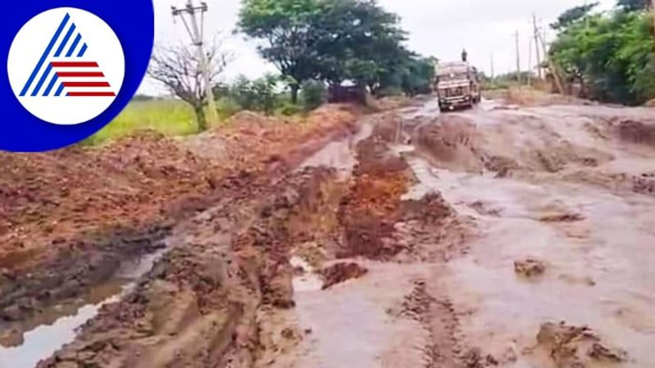 ಕೊಪ್ಪಳ ತಾಲೂಕಿನ ಬಹುತೇಕ ಗ್ರಾಮದ ರಸ್ತೆಗಳೀಗ ಸಂಪೂರ್ಣವಾಗಿ ಹಾಳು ಕೊಪ್ಪಳ ತಾಲೂಕಿನ ಬಹುತೇಕ ಗ್ರಾಮದ ರಸ್ತೆಗಳೀಗ ಸಂಪೂರ್ಣವಾಗಿ ಹಾಳು