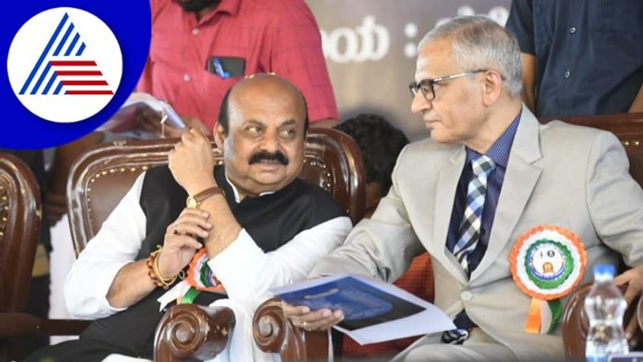 ಸರಳ ಹಾಗೂ ಗೊಂದಲ ರಹಿತ ಕಾನೂನು ರೂಪಿಸುವ ಕಾರ್ಯವಾಗಬೇಕು: ಸಿಎಂ ಸರಳ ಹಾಗೂ ಗೊಂದಲ ರಹಿತ ಕಾನೂನು ರೂಪಿಸುವ ಕಾರ್ಯವಾಗಬೇಕು: ಸಿಎಂ