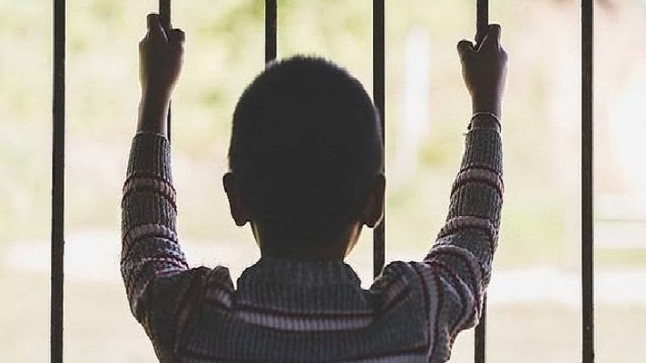 दिवाली मनाने 2 बाल कैदी जेल से भागे, जो ट्रिक अपनाई वो गजब थी, फिल्मी स्क्रिप्ट भी रह गई पीछे दिवाली मनाने 2 बाल कैदी जेल से भागे, जो ट्रिक अपनाई वो गजब थी, फिल्मी स्क्रिप्ट भी रह गई पीछे