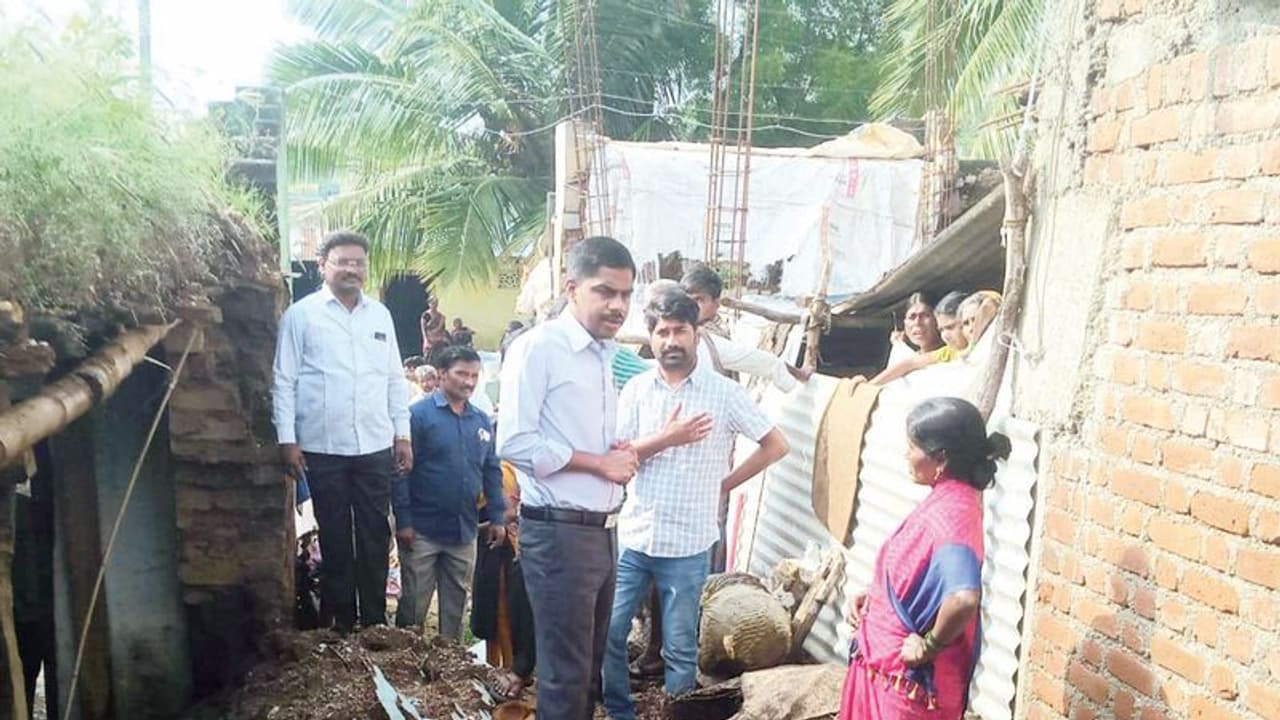 Koppal Floods: ಮಳೆ ಹಾನಿ: ಡಿಸಿ ಸಂಚಾರ, ಪರಿಶೀಲನೆ Koppal Floods: ಮಳೆ ಹಾನಿ: ಡಿಸಿ ಸಂಚಾರ, ಪರಿಶೀಲನೆ