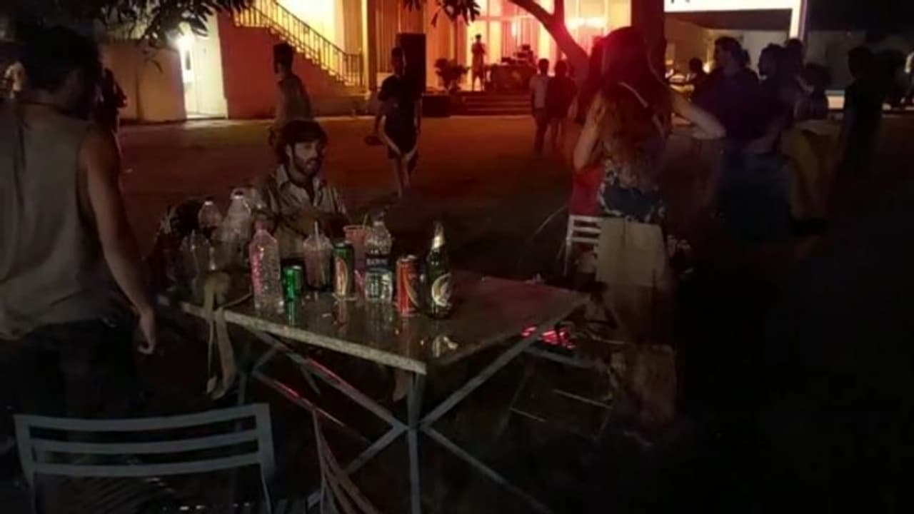 रिसोर्ट के अंदर डीजे की धुन पर अश्लील कपड़ों में डांस कर रहे थे विदेशी कपल, पुलिस पहुंची तो दिखा शर्मनाक नजारा रिसोर्ट के अंदर डीजे की धुन पर अश्लील कपड़ों में डांस कर रहे थे विदेशी कपल, पुलिस पहुंची तो दिखा शर्मनाक नजारा