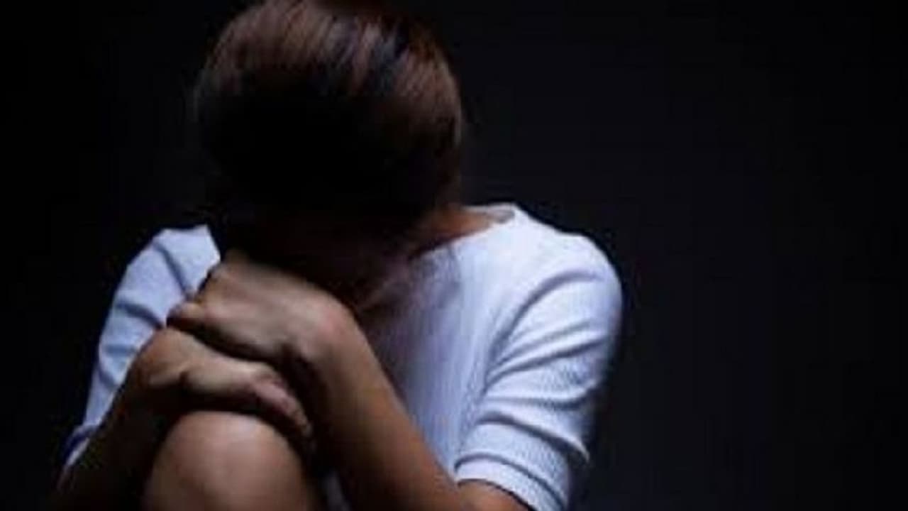 छत्तीसगढ़ से दिवाली पर शर्मनाक खबर: नर्स के साथ 5 लोगों ने अस्पताल में किया रेप, रूला देगी पीड़िता की आपबीती छत्तीसगढ़ से दिवाली पर शर्मनाक खबर: नर्स के साथ 5 लोगों ने अस्पताल में किया रेप, रूला देगी पीड़िता की आपबीती