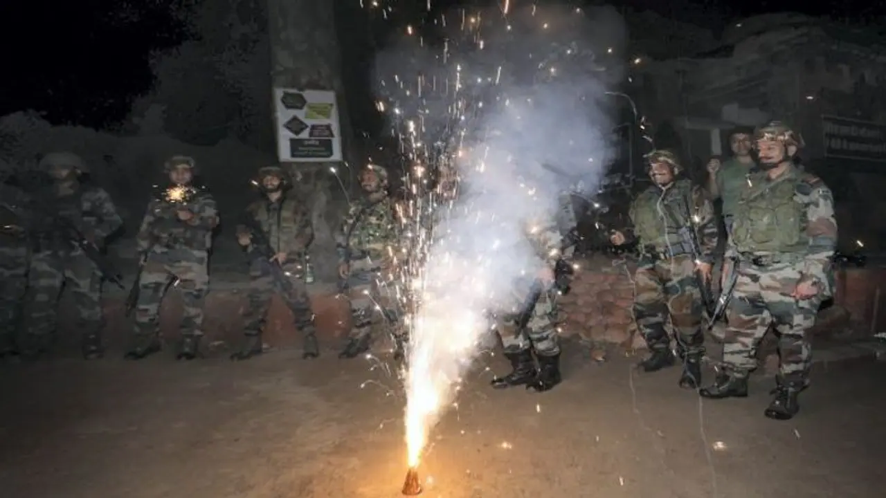 ನಾವು ಗಡಿ ಕಾಯ್ತಿದ್ದೇವೆ; ನೀವು ಚಿಂತೆ ಮಾಡದೆ ದೀಪಾವಳಿ ಆಚರಿಸಿ: Indian Army ನಾವು ಗಡಿ ಕಾಯ್ತಿದ್ದೇವೆ; ನೀವು ಚಿಂತೆ ಮಾಡದೆ ದೀಪಾವಳಿ ಆಚರಿಸಿ: Indian Army