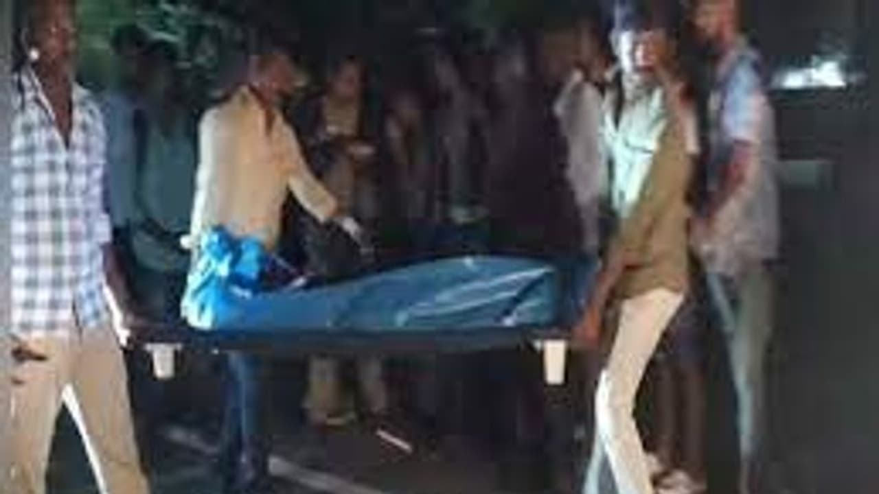 தீபாவளியை கொண்டாடுவதற்கு ஆசை ஆசையாக சொந்த ஊருக்கு சென்ற போது விபத்தில் சிக்கி இருவர் பலி.. தீபாவளியை கொண்டாடுவதற்கு ஆசை ஆசையாக சொந்த ஊருக்கு சென்ற போது விபத்தில் சிக்கி இருவர் பலி..