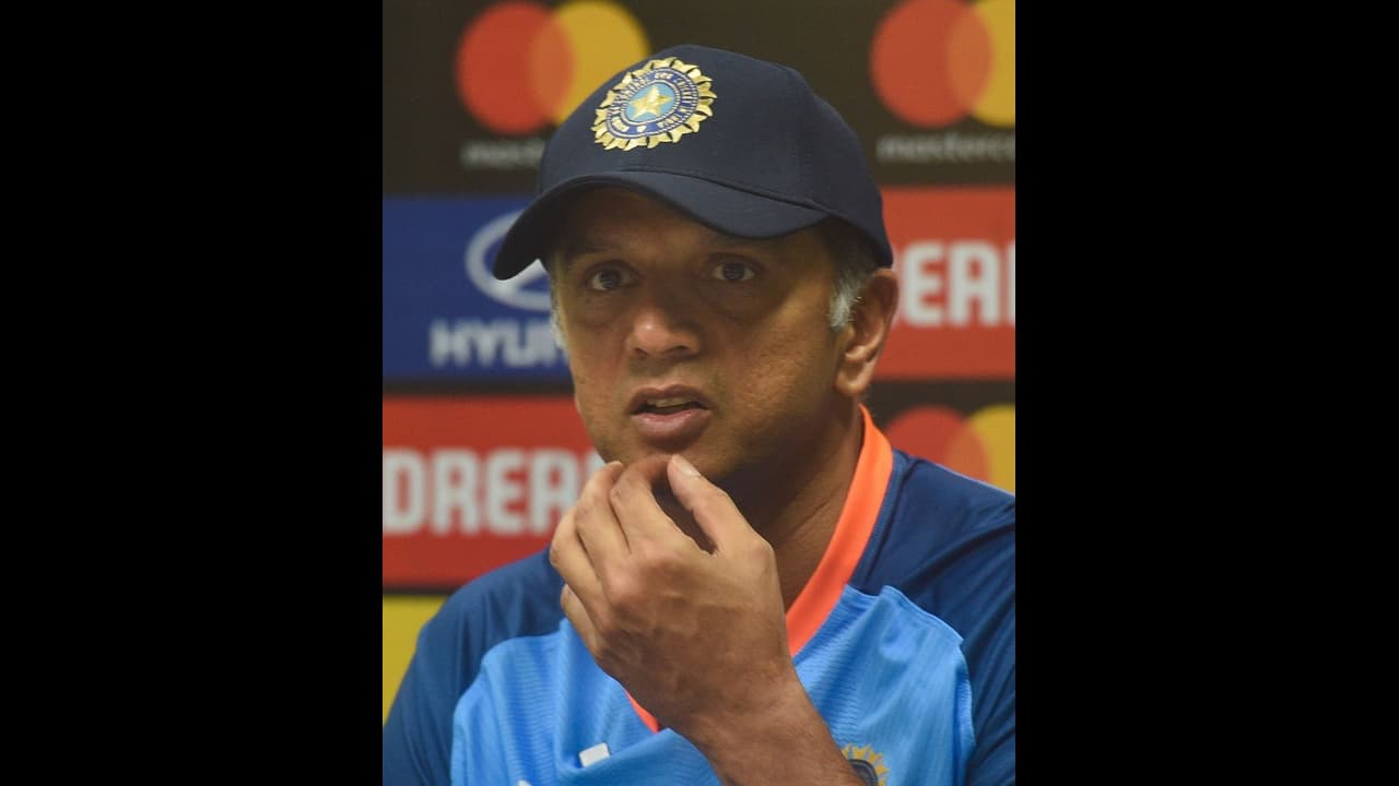 Ind vs SL: 2ನೇ ಪಂದ್ಯ ಸೋತರೂ ಟೀಂ ಇಂಡಿಯಾ ವೇಗಿಗಳನ್ನು ಸಮರ್ಥಿಸಿಕೊಂಡ ಕೋಚ್ ರಾಹುಲ್ ದ್ರಾವಿಡ್..! Ind vs SL: 2ನೇ ಪಂದ್ಯ ಸೋತರೂ ಟೀಂ ಇಂಡಿಯಾ ವೇಗಿಗಳನ್ನು ಸಮರ್ಥಿಸಿಕೊಂಡ ಕೋಚ್ ರಾಹುಲ್ ದ್ರಾವಿಡ್..!