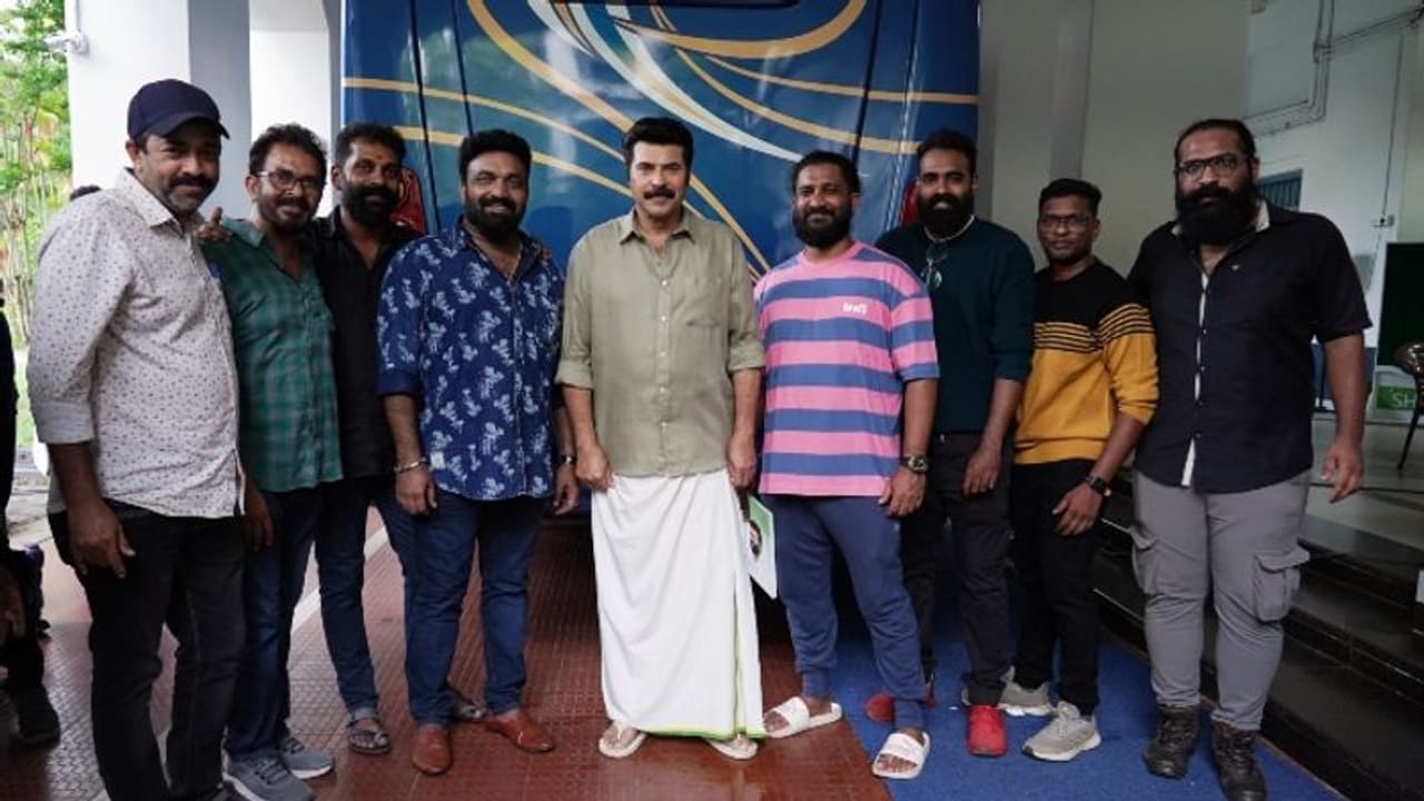 'കാതല്' സെറ്റില് എത്തി മമ്മൂട്ടിയെ കണ്ട് ടീം 'റോഷാക്ക്' 'കാതല്' സെറ്റില് എത്തി മമ്മൂട്ടിയെ കണ്ട് ടീം 'റോഷാക്ക്'