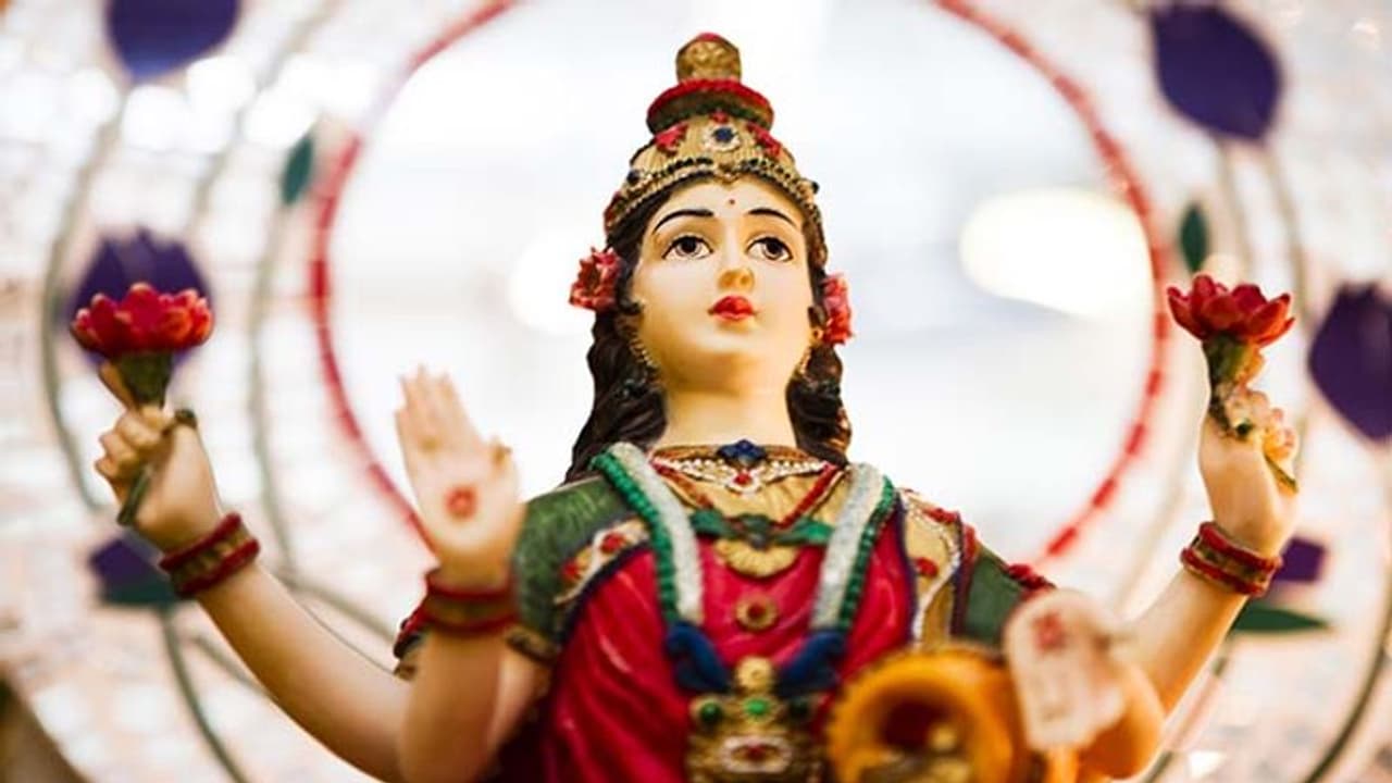 Diwali Rashi Anusar Upay: दीपावली पर करें राशि अनुसार ये उपाय, देवी लक्ष्मी करेगी हर इच्छा पूरी Diwali Rashi Anusar Upay: दीपावली पर करें राशि अनुसार ये उपाय, देवी लक्ष्मी करेगी हर इच्छा पूरी