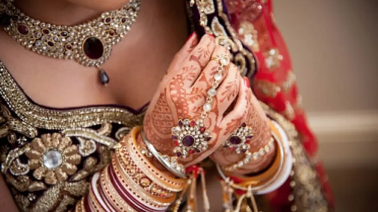  दूल्हा 'हनीमून' मनाने से पहले ही लूट गया, 7 फेरों के बाद दुल्हन ने किया ऐसा कारनामा