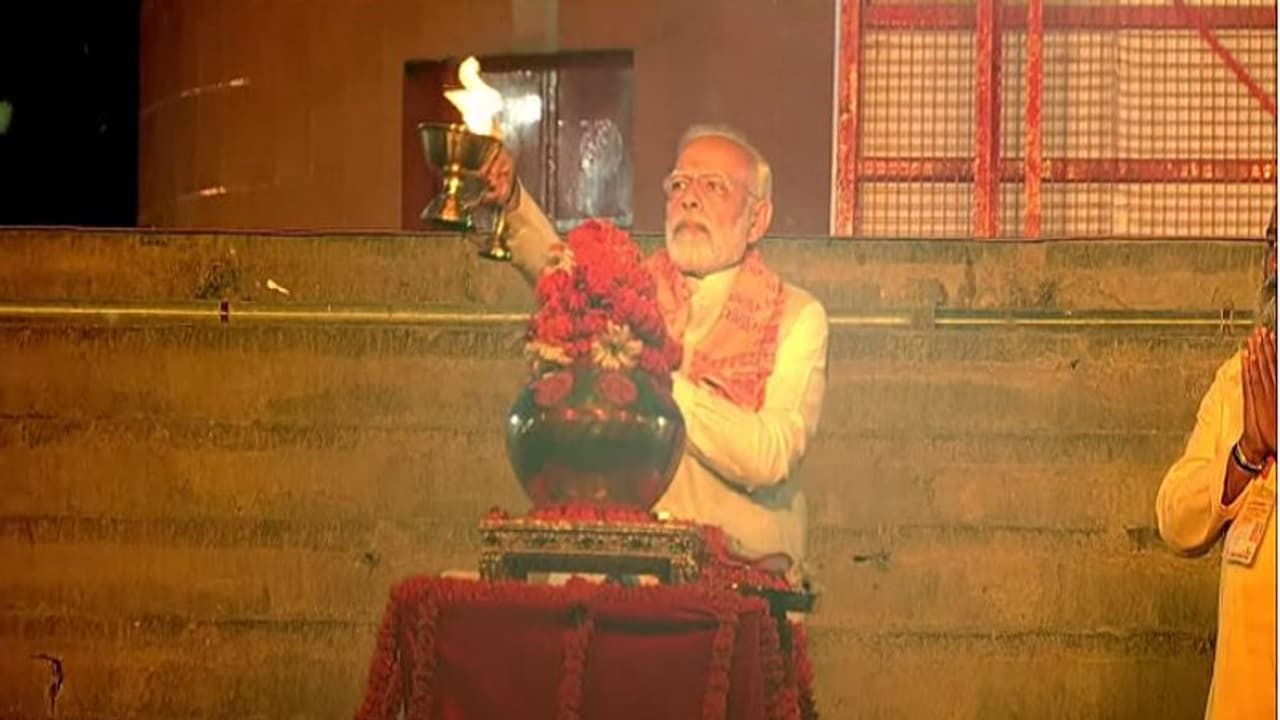 ಆಯೋಧ್ಯೆಯಲ್ಲಿ ದೀಪೋತ್ಸವಕ್ಕೆ ಮೋದಿ ಚಾಲನೆ, 18 ಲಕ್ಷ ದೀಪಬೆಳಗಿ ದಾಖಲೆ! ಆಯೋಧ್ಯೆಯಲ್ಲಿ ದೀಪೋತ್ಸವಕ್ಕೆ ಮೋದಿ ಚಾಲನೆ, 18 ಲಕ್ಷ ದೀಪಬೆಳಗಿ ದಾಖಲೆ!