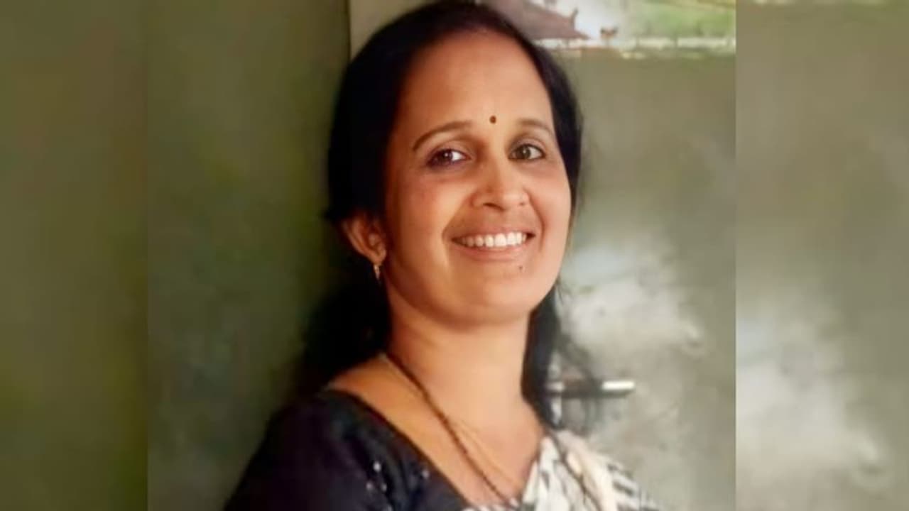 മകന്‍റെ ബൈക്കിൽ സഞ്ചരിക്കുന്നതിനിടെ ഷാൾ കുരുങ്ങി അപകടം, അമ്മ മരിച്ചു