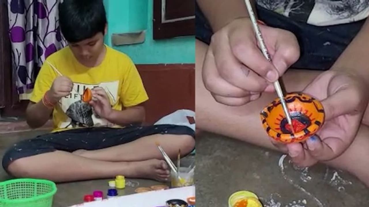 Vocal for Local: চিনা টুনি বাদ দিয়ে মাটির প্রদীপের ব্যবহার বাড়াতে অভিনব উদ্যোগ স্কুল পড়ুয়ার Vocal for Local: চিনা টুনি বাদ দিয়ে মাটির প্রদীপের ব্যবহার বাড়াতে অভিনব উদ্যোগ স্কুল পড়ুয়ার