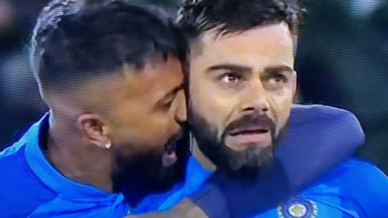 ಇದೇ ಮೊದಲ ಬಾರಿಗೆ ಮೈದಾನದಲ್ಲಿ ಕಣ್ಣೀರಿಟ್ಟ ಕೊಹ್ಲಿ, ಚಾಂಪಿಯನ್ಸ್ ಕಿಂಗ್ಗೆ ದಿಗ್ಗಜರ ಸಲಾಂ! ಇದೇ ಮೊದಲ ಬಾರಿಗೆ ಮೈದಾನದಲ್ಲಿ ಕಣ್ಣೀರಿಟ್ಟ ಕೊಹ್ಲಿ, ಚಾಂಪಿಯನ್ಸ್ ಕಿಂಗ್ಗೆ ದಿಗ್ಗಜರ ಸಲಾಂ!