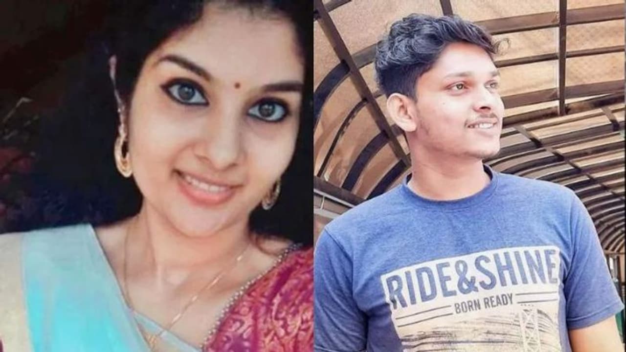 காதலிக்க மாட்டியா, அப்போ இதுதான் உன் கதி.! கேரளாவை அதிர வைத்த பரபரப்பு சம்பவம் காதலிக்க மாட்டியா, அப்போ இதுதான் உன் கதி.! கேரளாவை அதிர வைத்த பரபரப்பு சம்பவம்