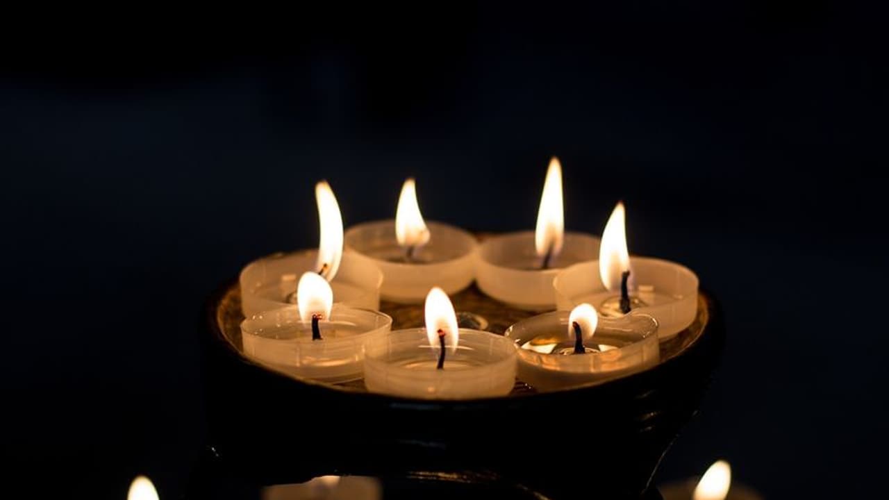 വിവാഹ പാർട്ടിക്ക് മുൻപ് കുളിക്കാനെത്തി, അലങ്കാര തിരിയിൽ നിന്ന് വസ്ത്രത്തിൽ തീ പടർന്നു, 29കാരി ഗുരുതരാവസ്ഥയിൽ 