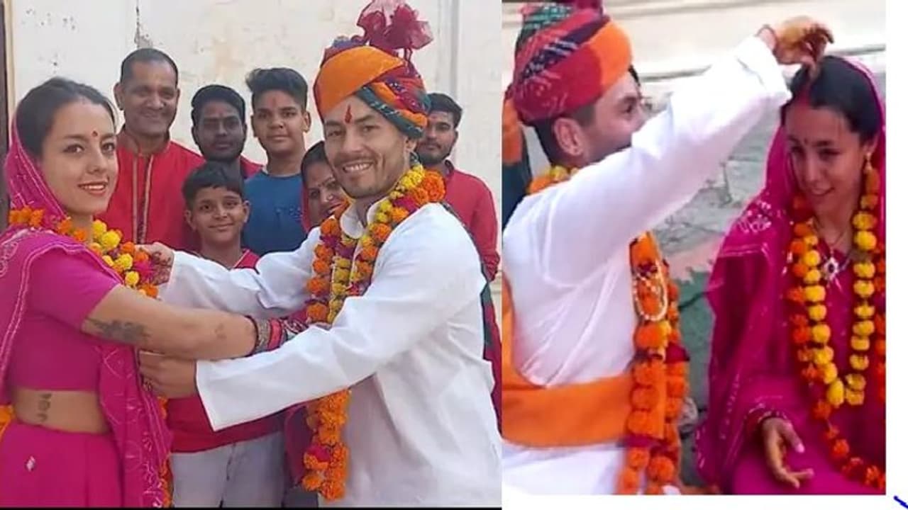  दिवाली पर विदेशी कपल पुष्कर में बने पति पत्नी, वैदिक मंत्रों के बीच रोडोल्फो ने लेस्ली संग लिए 7 फेरे