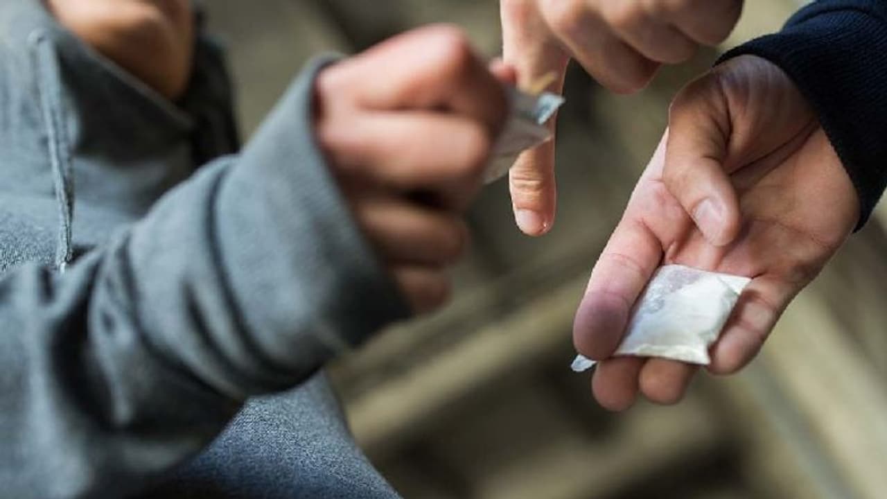 ലഹരി; നിങ്ങളുടെ കുട്ടികളെ സ്കൂളില്‍ വിടാൻ ഭയപ്പെടുന്നുവോ?