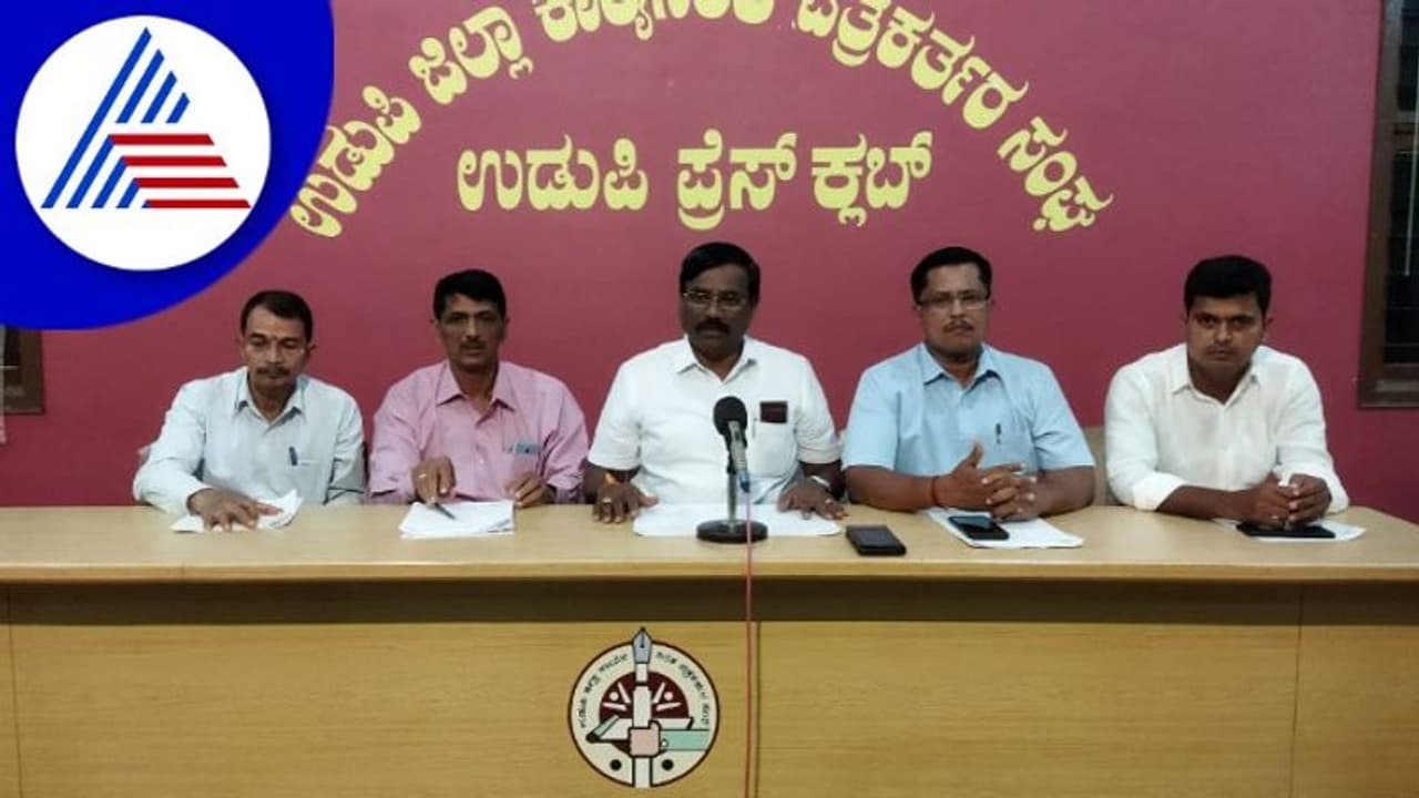 ಹಾಲಿನ ಖರೀದಿ ದರ ಏರಿಸಲು ಆಗ್ರಹಿಸಿ, ಉಡುಪಿಯಲ್ಲಿ ಅಂಚೆ ಕಾರ್ಡ್ ಚಳುವಳಿ ಹಾಲಿನ ಖರೀದಿ ದರ ಏರಿಸಲು ಆಗ್ರಹಿಸಿ, ಉಡುಪಿಯಲ್ಲಿ ಅಂಚೆ ಕಾರ್ಡ್ ಚಳುವಳಿ