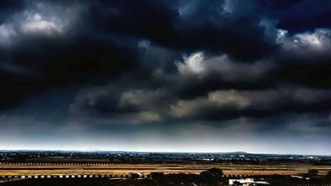 Cyclone Sitrang: শক্তি বাড়িয়ে দ্রুত আসছে ঘূর্ণিঝড় সিতরাং , মঙ্গলবার ভোরে বাংলা ছুঁয়ে ল্যান্ডফল বাংলাদেশে Cyclone Sitrang: শক্তি বাড়িয়ে দ্রুত আসছে ঘূর্ণিঝড় সিতরাং , মঙ্গলবার ভোরে বাংলা ছুঁয়ে ল্যান্ডফল বাংলাদেশে