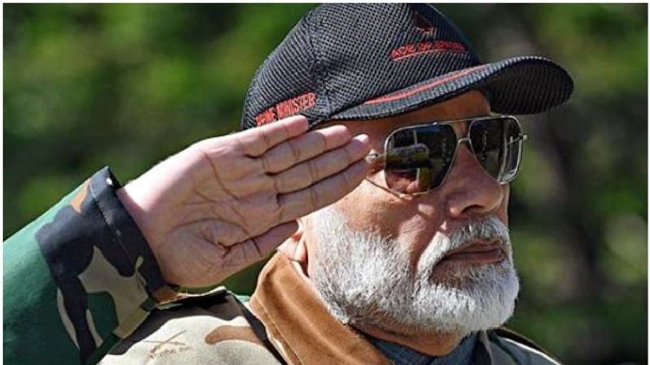 கார்கிலில் பிரதமர் மோடியிடம் தமிழ் பாடலை பாடி அசத்திய தமிழகத்தை சேர்ந்த ராணுவ வீரர்கள்..! வைரல் வீடியோ கார்கிலில் பிரதமர் மோடியிடம் தமிழ் பாடலை பாடி அசத்திய தமிழகத்தை சேர்ந்த ராணுவ வீரர்கள்..! வைரல் வீடியோ