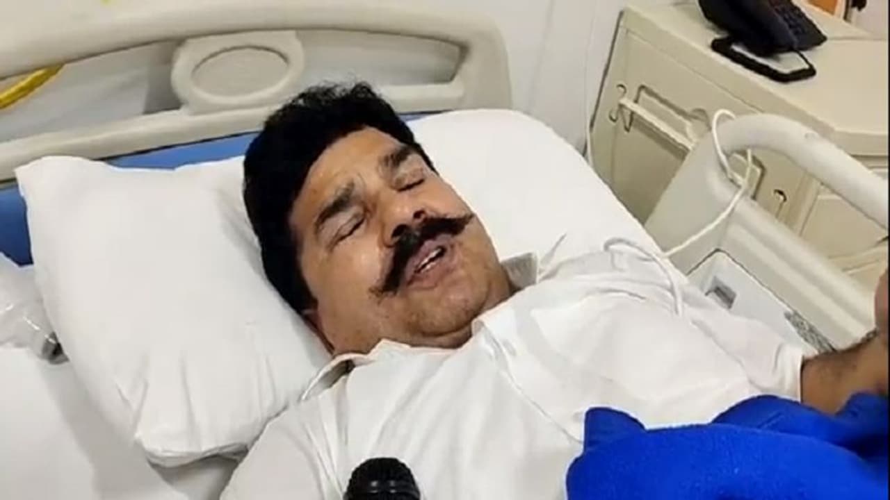 गाजियाबाद: दिवाली पर घर गए थे सभी गनर, फॉर्म हाउस में टहल रहे पूर्व चेयरमैन को बदमाशों ने मारी गोली गाजियाबाद: दिवाली पर घर गए थे सभी गनर, फॉर्म हाउस में टहल रहे पूर्व चेयरमैन को बदमाशों ने मारी गोली