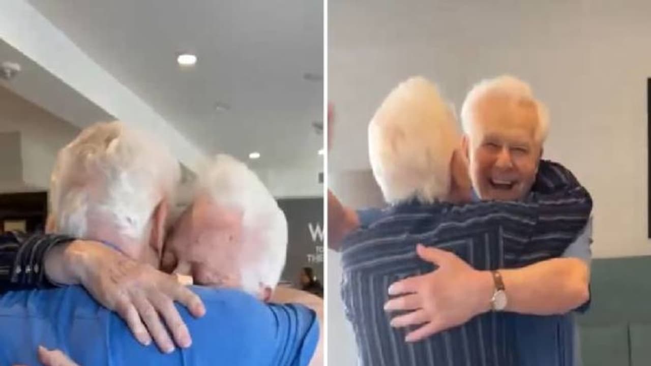 75 വർഷങ്ങൾക്ക് ശേഷം കൂട്ടുകാരുടെ കണ്ടുമുട്ടൽ, സാധ്യമാക്കിയത് വീട്ടുകാർ, കണ്ണുനിറഞ്ഞ് സോഷ്യൽ മീഡിയ 75 വർഷങ്ങൾക്ക് ശേഷം കൂട്ടുകാരുടെ കണ്ടുമുട്ടൽ, സാധ്യമാക്കിയത് വീട്ടുകാർ, കണ്ണുനിറഞ്ഞ് സോഷ്യൽ മീഡിയ